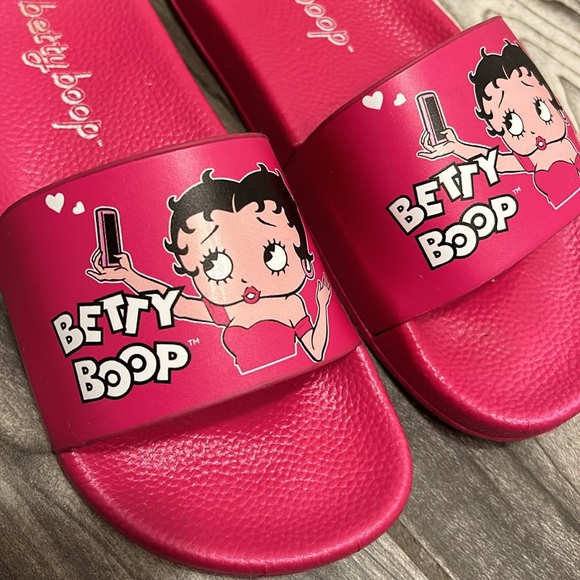 Betty Boop Pink Slides - Picture 3 of 10